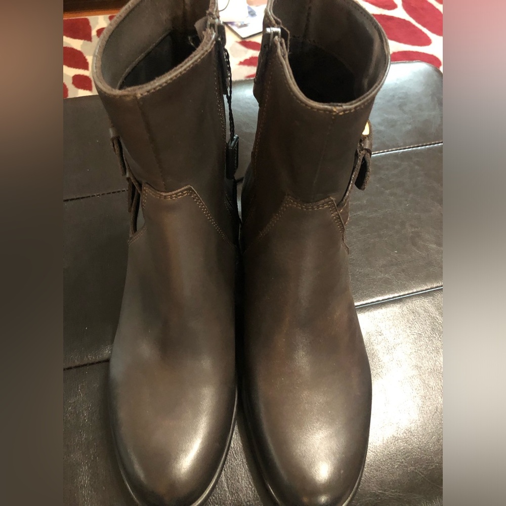 Brand new Emanuel’s Crasto women’s ankle  boots.  Genuine leather made in Italy.